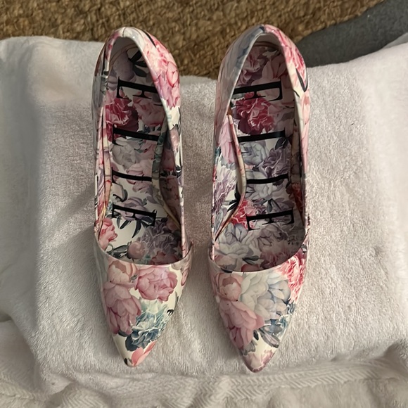 Womens size 9 heels - Picture 6 of 6